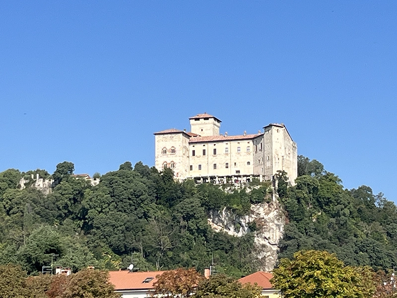 Chateau de Angera Lac Majeur Italie  Flip in Blue