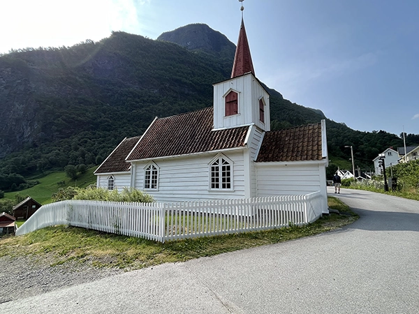 Petite église à Undredal en Norvège