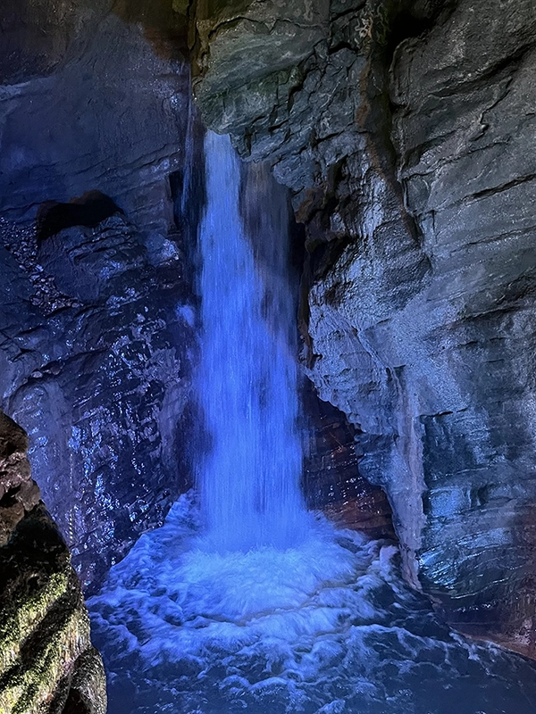Intérieur grotte Cascades de Varone