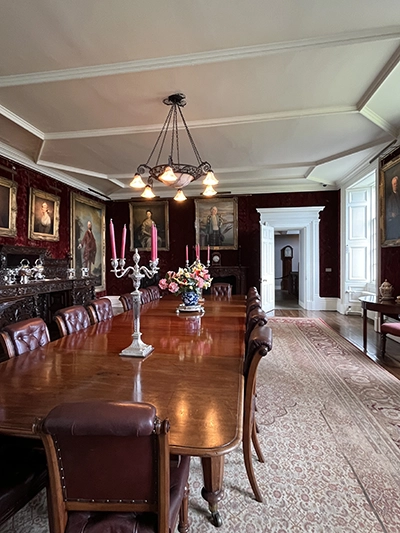 Salle à manger au château de Dunvegan en Ecosse