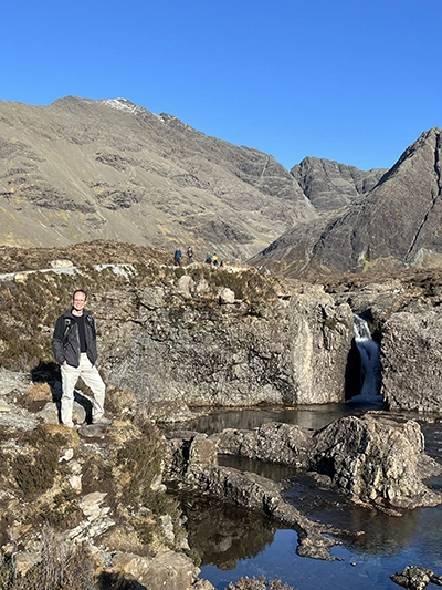 Petite cascade dans les fairy pools en Ecosse