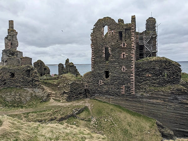 Ruines du chateau Sinclair en Ecosse