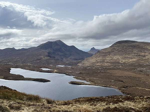 Montagnes sur la NC 500 en Ecosse