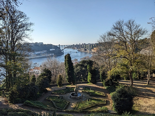 Jardin au palais de cristal à Porto au Portugal