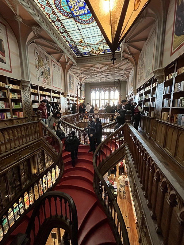 Interieur Librairie Lelo à Porto