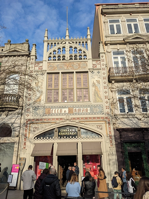 Facade exterieure de la librairie Lelo à Porto