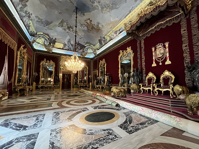 Salle du trône du palais de Madrid