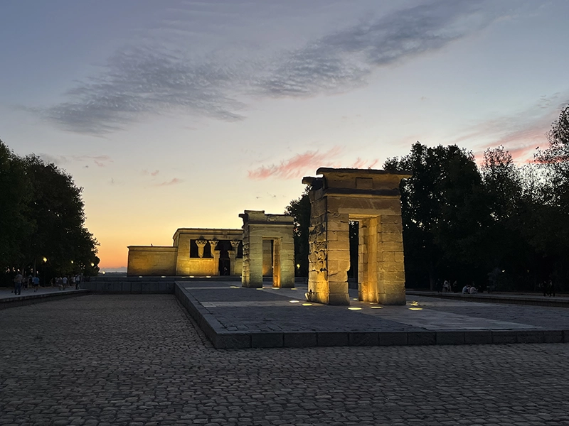 Le Temple de Debod à Madrid au coucher du soleil