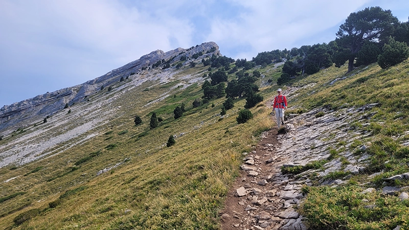 Randonneur sur les chemins du tour de Chartreuse 