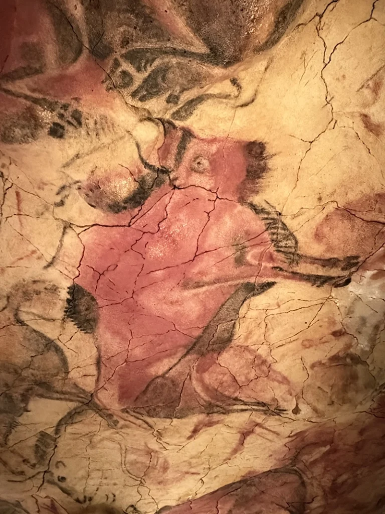 peinture rupestre en forme de bœuf de la grotte Altamira en Espagne