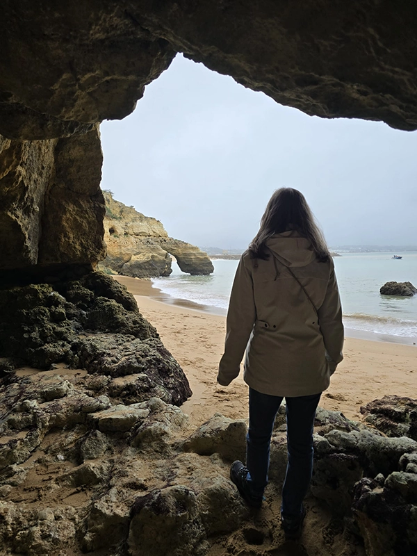 Grottes de la plage des étudiantes au Portugal