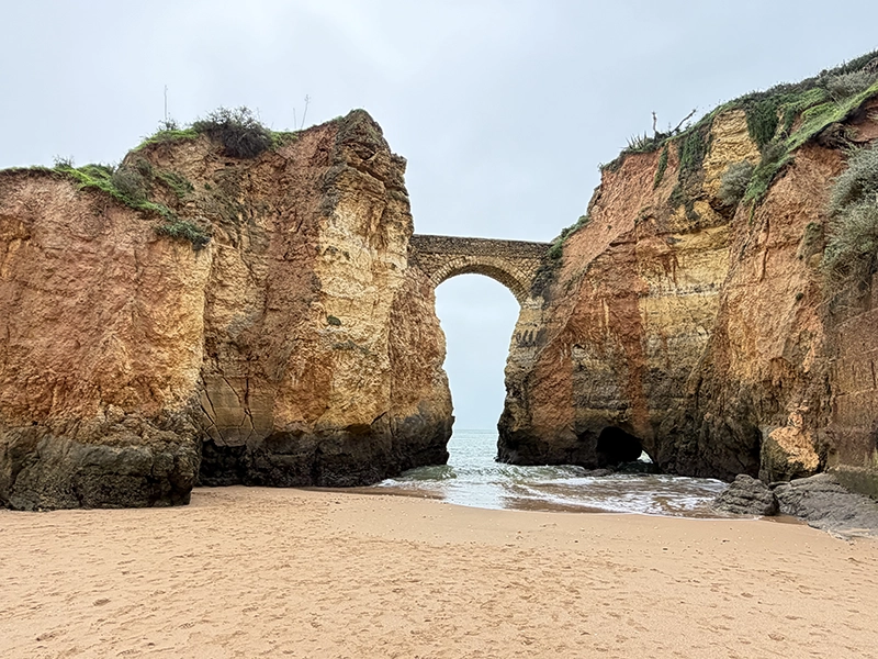Pont de la plage des étudiantes au Portugal