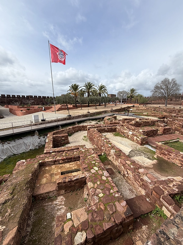 Fondations de palais au château de Silves