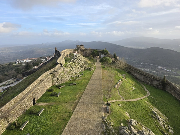 Cour intérieure du château de Marvao au Portugal