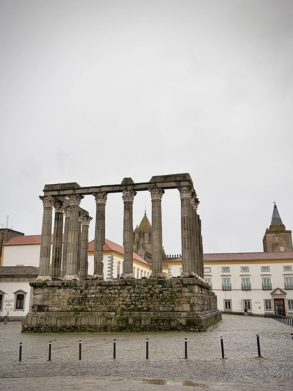 Temple romain de la ville d'Evora au Pprtugal